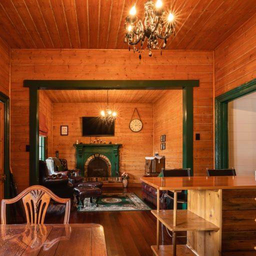 Kerrellie Cottages 2, 4 & 8 Reid Street Strahan Bagian luar foto