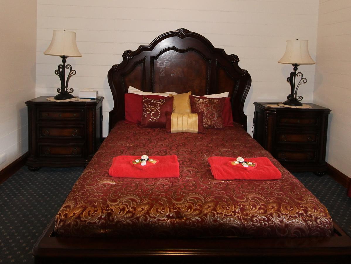 Kerrellie Cottages 2, 4 & 8 Reid Street Strahan Bagian luar foto