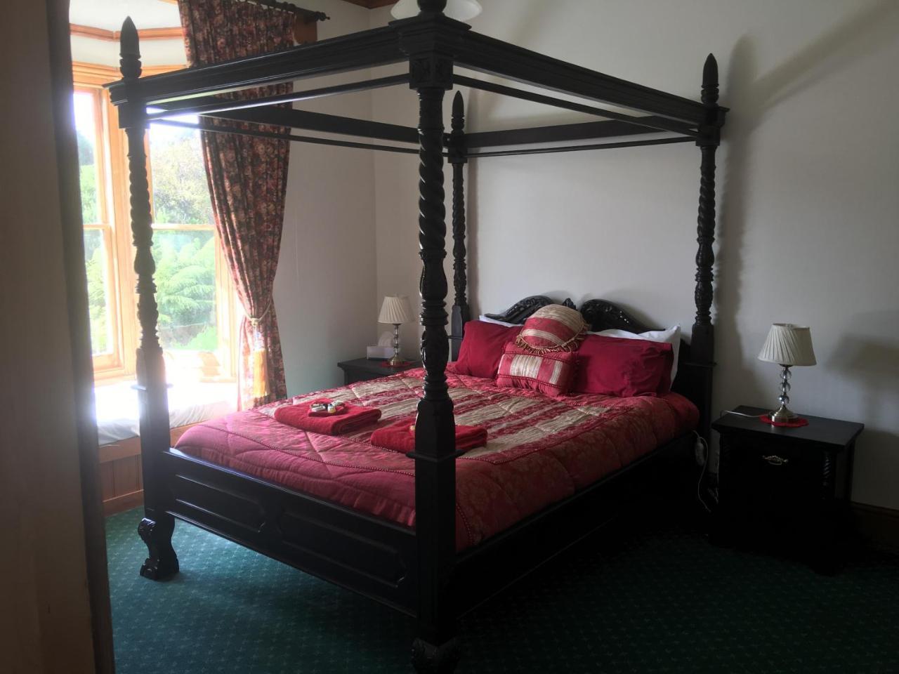 Kerrellie Cottages 2, 4 & 8 Reid Street Strahan Bagian luar foto